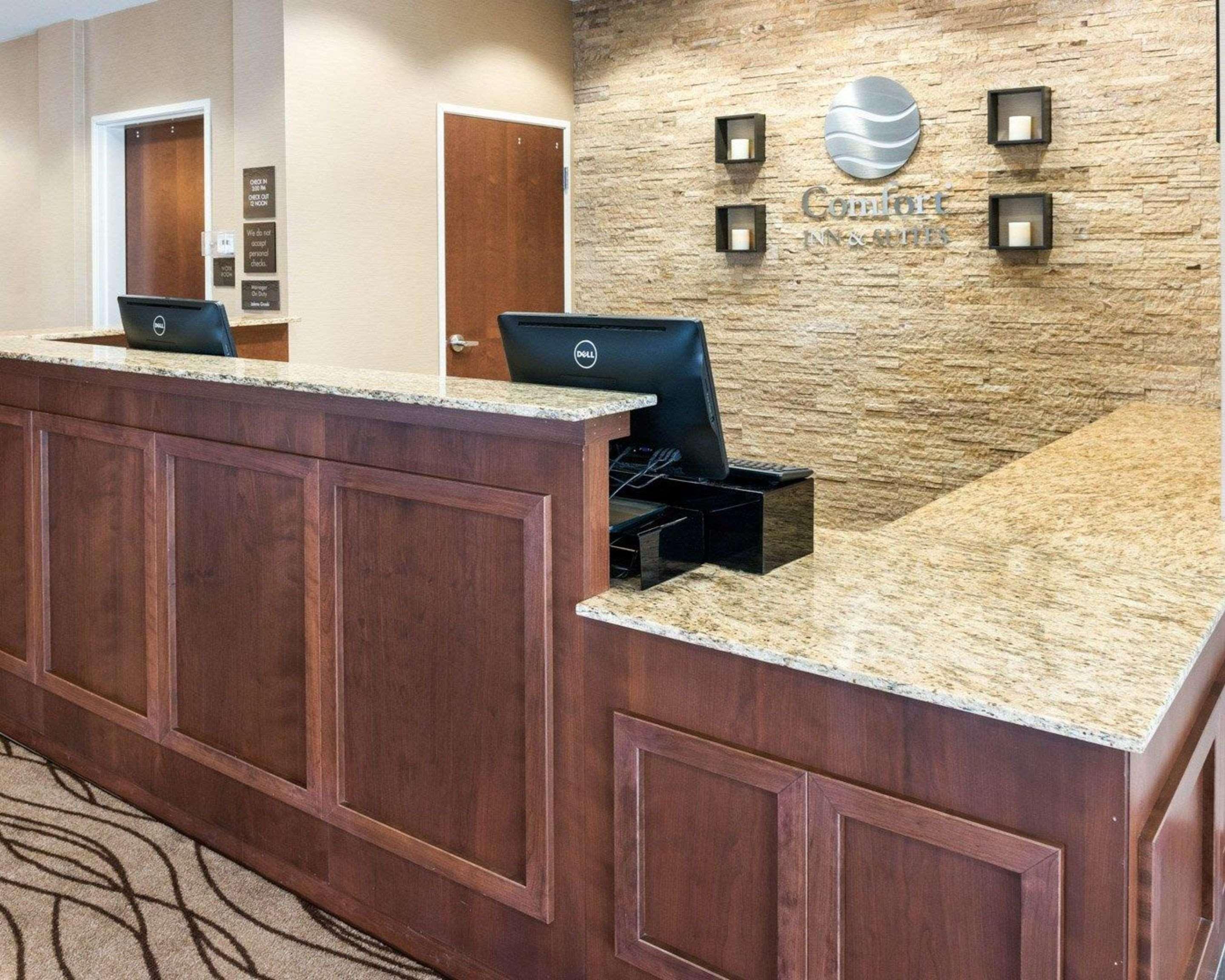 Comfort Inn & Suites West - Medical Center Rochester Exterior photo