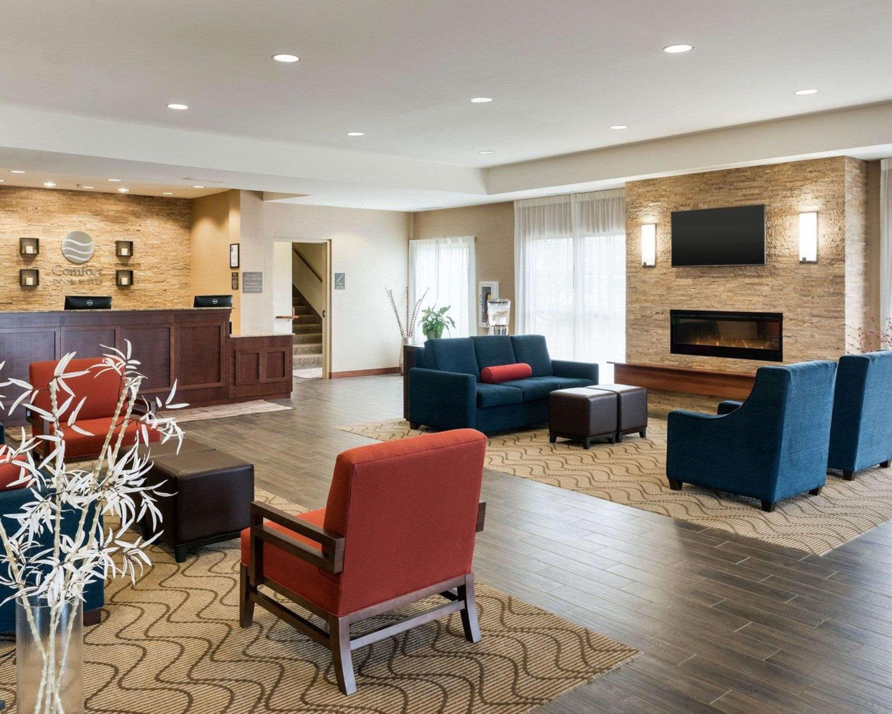 Comfort Inn & Suites West - Medical Center Rochester Exterior photo