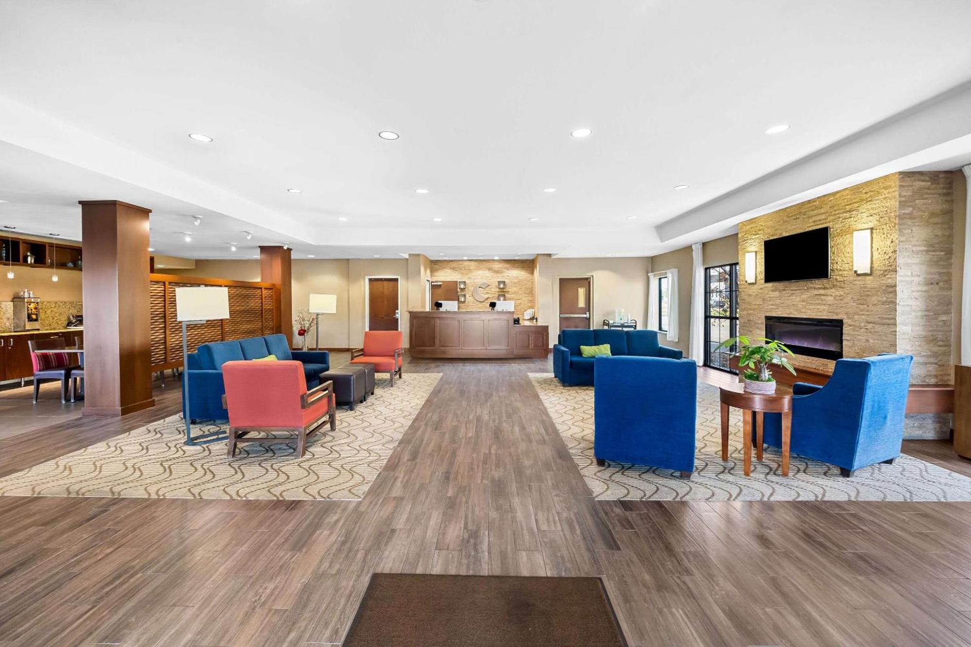 Comfort Inn & Suites West - Medical Center Rochester Exterior photo